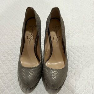 Jessica Simpson Silver Platform Pump Size 9